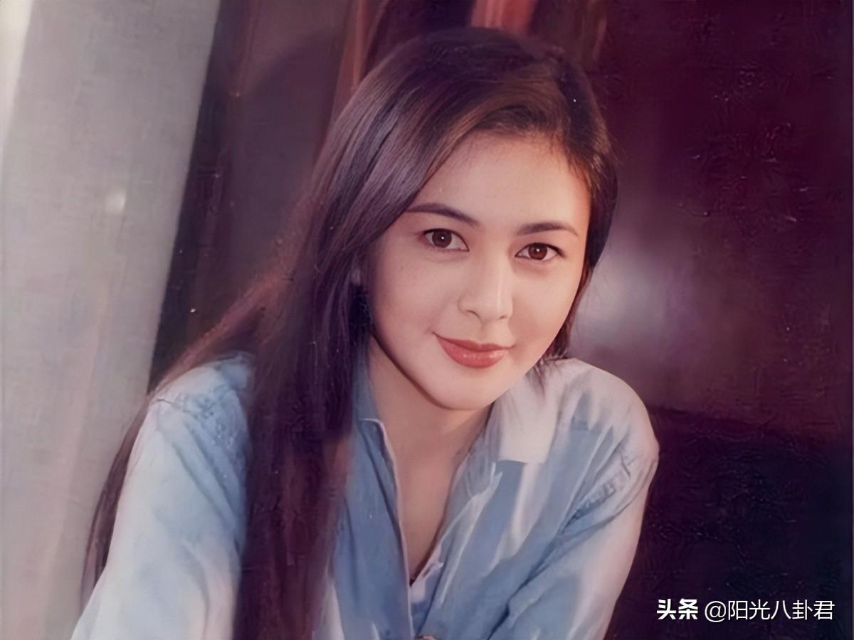 她们公认的“香江第一美女”，颜值就垮了一地