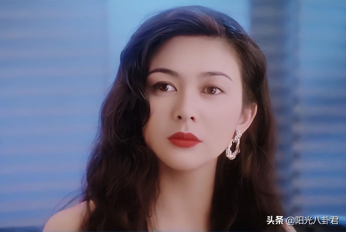 她们公认的“香江第一美女”，颜值就垮了一地