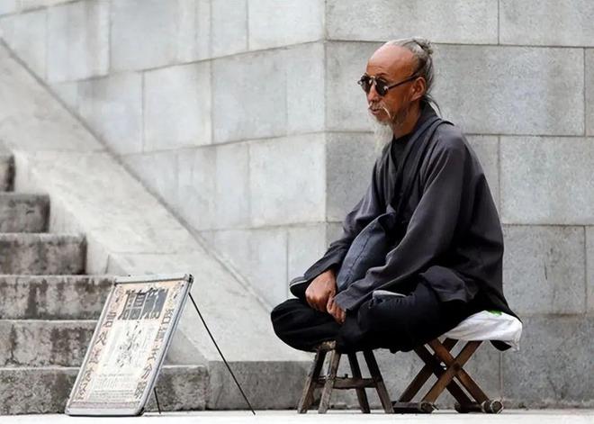 测字算命小说 七七和安杰车祸后，道士到底是何许身份？