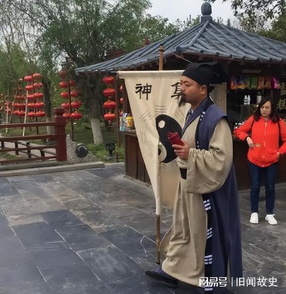 测字算命小说 七七和安杰车祸后，道士到底是何许身份？