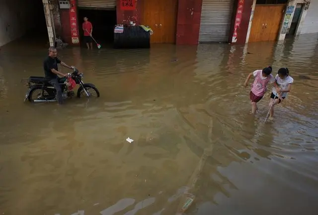 风水堂:梦见倾盆大雨，水位不断上涨