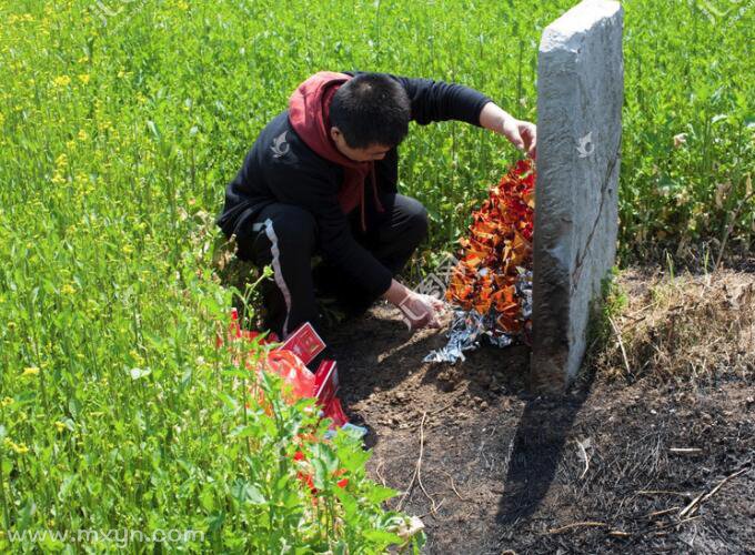 大师整理出来的女人梦见坟墓的梦境详细分析