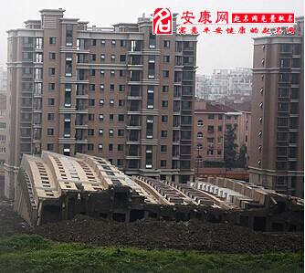 风水堂：梦见下大雨房子倒塌是什么意思